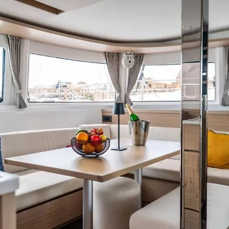 بوتيل Nova Captain And Stewardess Inclueded *